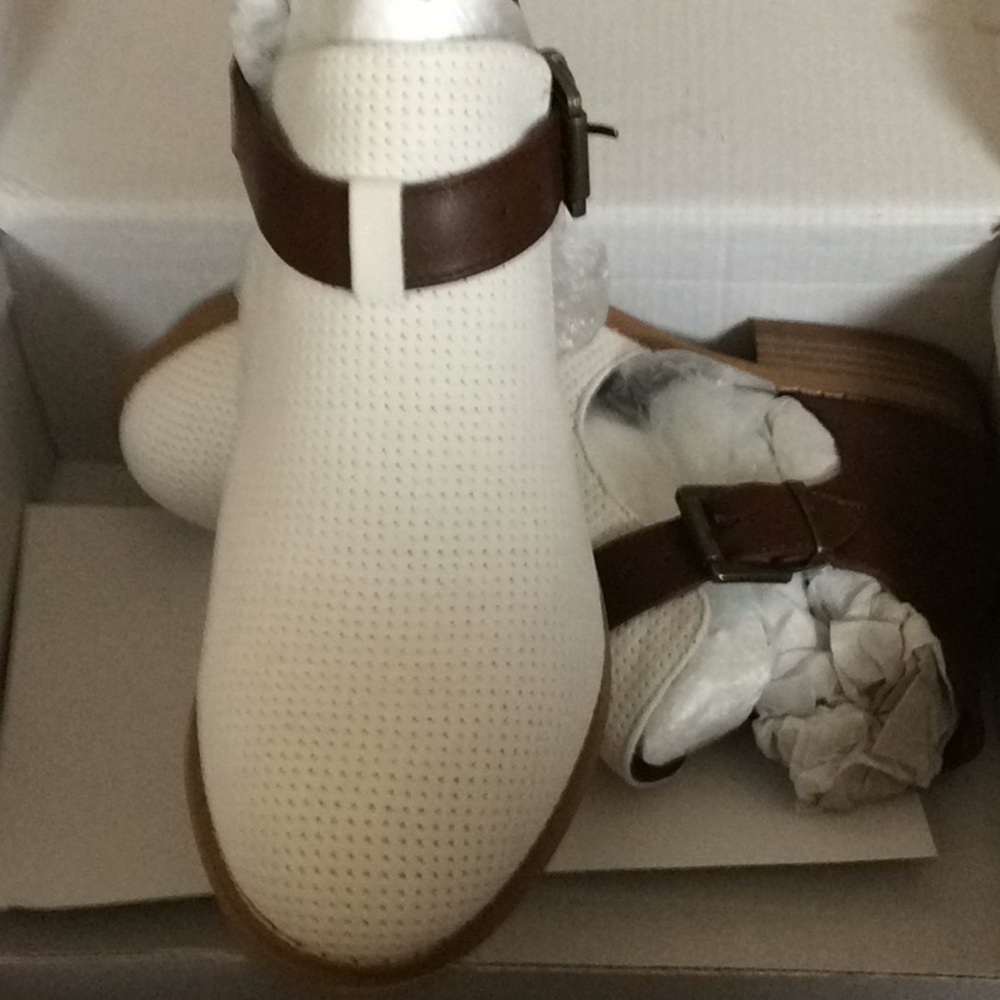 Fable Bootie - Picture 3 of 3